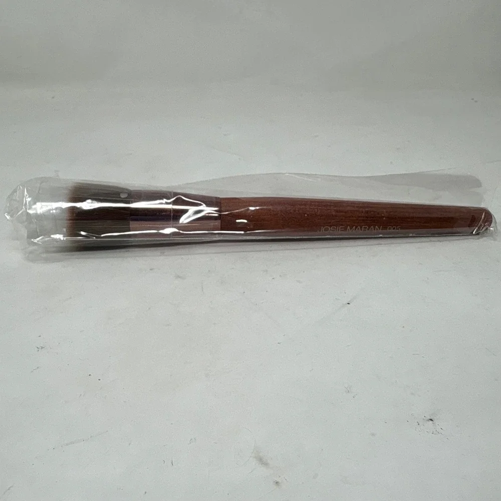 Josie Maran 005 Makeup Brush Wooden Handle Synthetic Bristles New